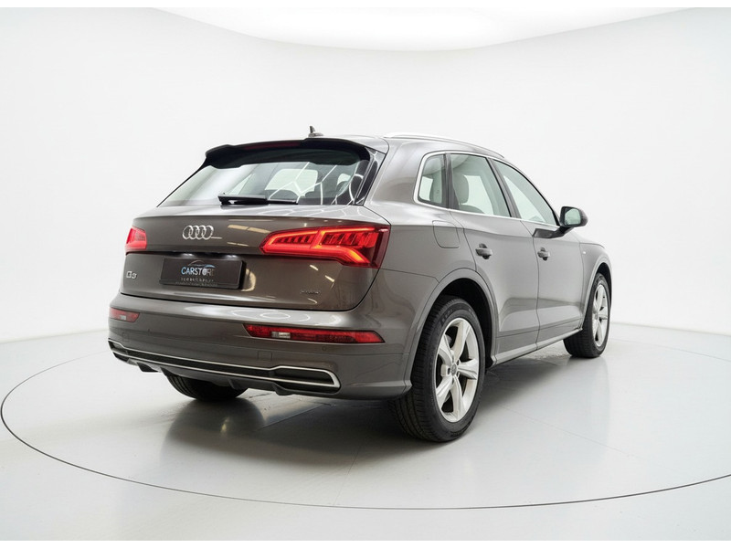 54304334-5.jpg